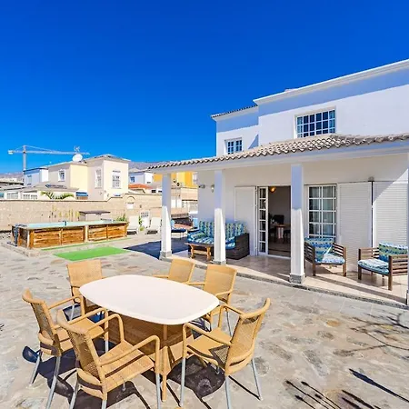 En Villa Costa Adeje (Tenerife)